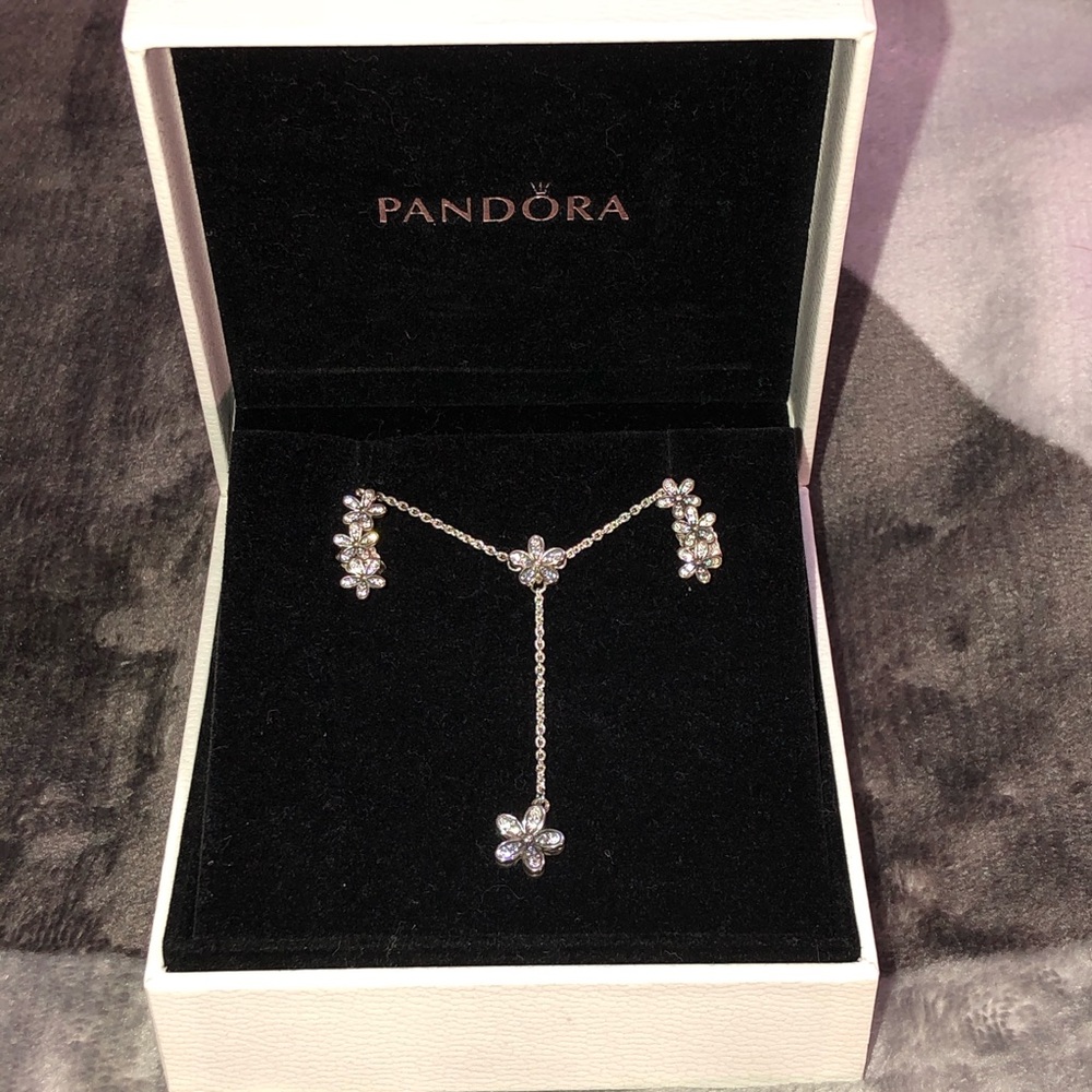 🆕 DAZZLING DAISIES PANDORA NECKLACE SET